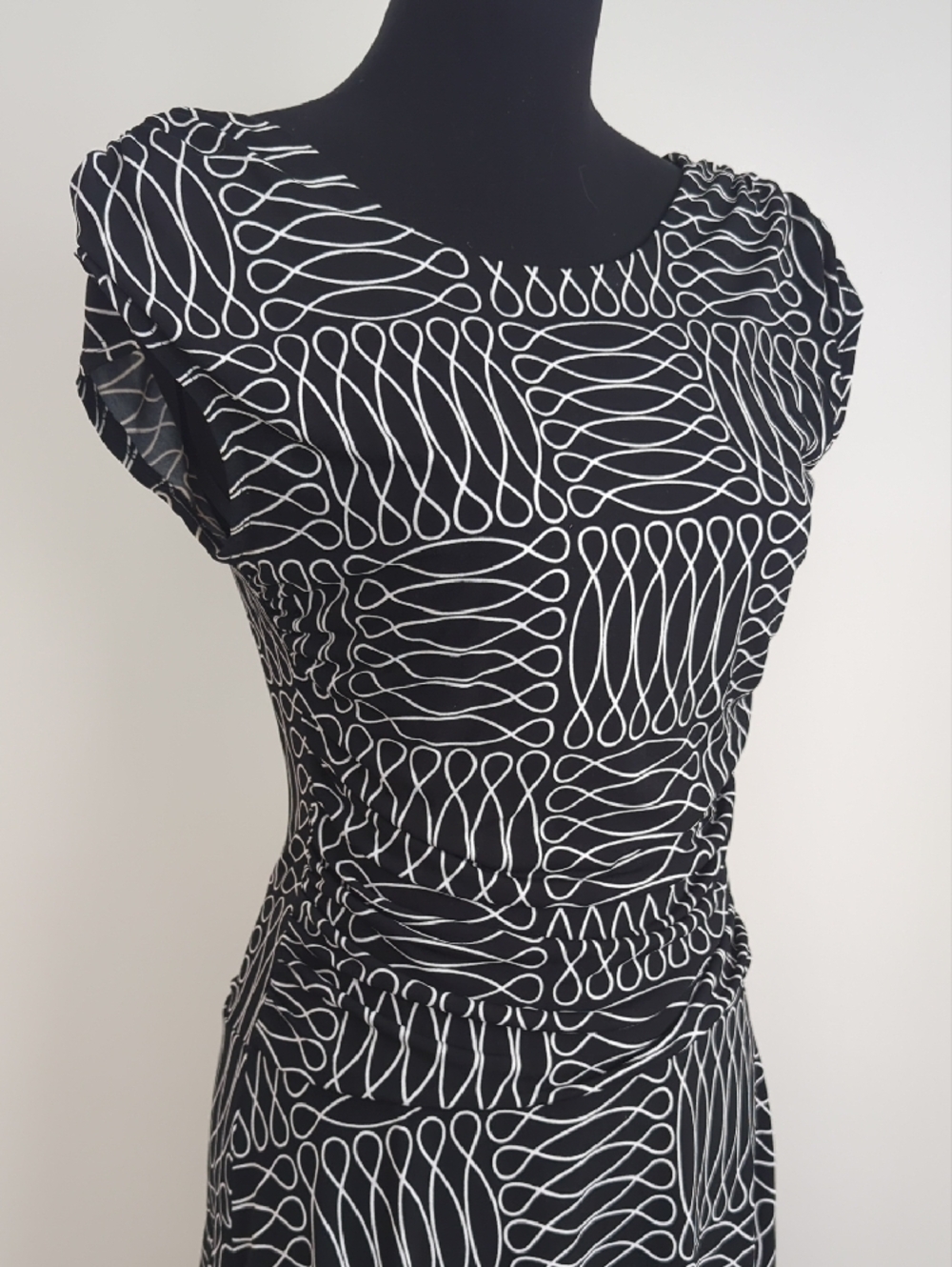 Enfocus Studio Flattering Black & White Fit & Flare Geometric Design Midi Dress